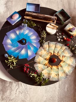 Reiki Healing with Crystals & Oracle Cards - Small Group 4  (120min)